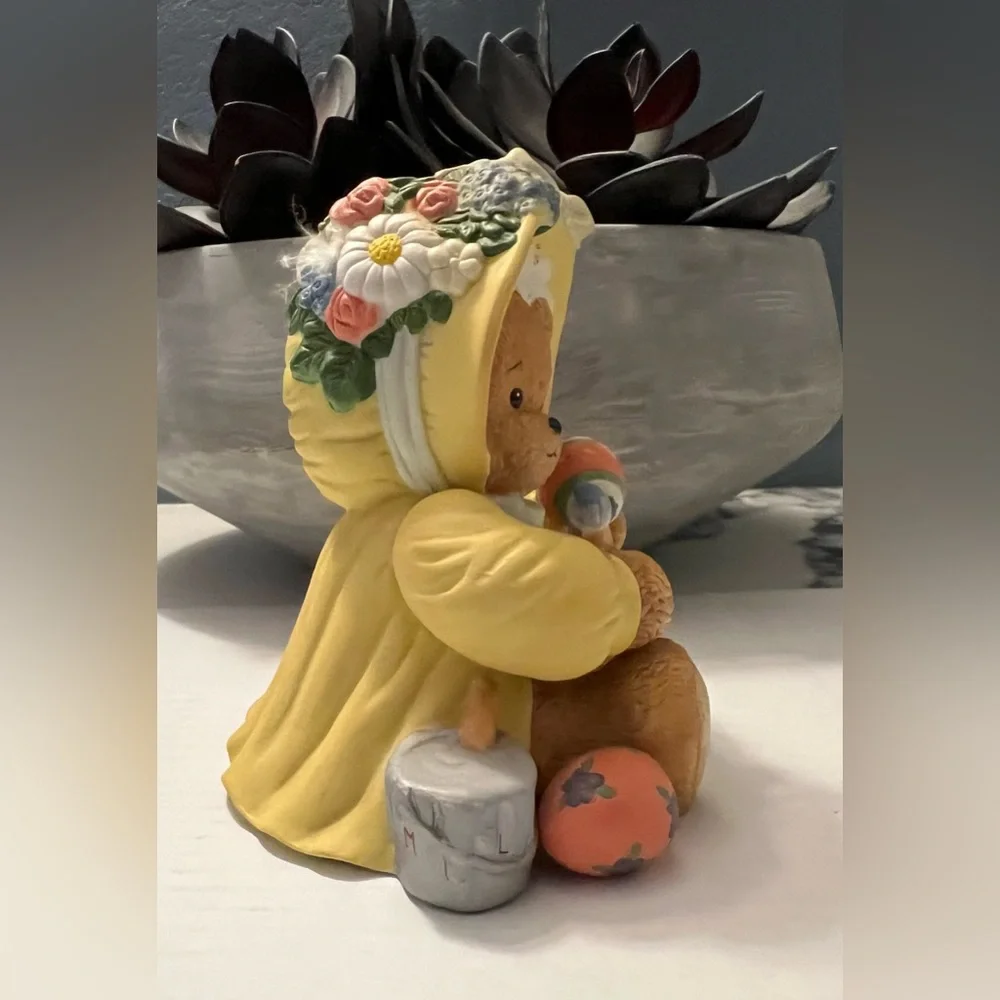 VTG Chapeau Noelle By Lucy Rigg “Alison” Bear Easter Egg Porcelain Figurine #755